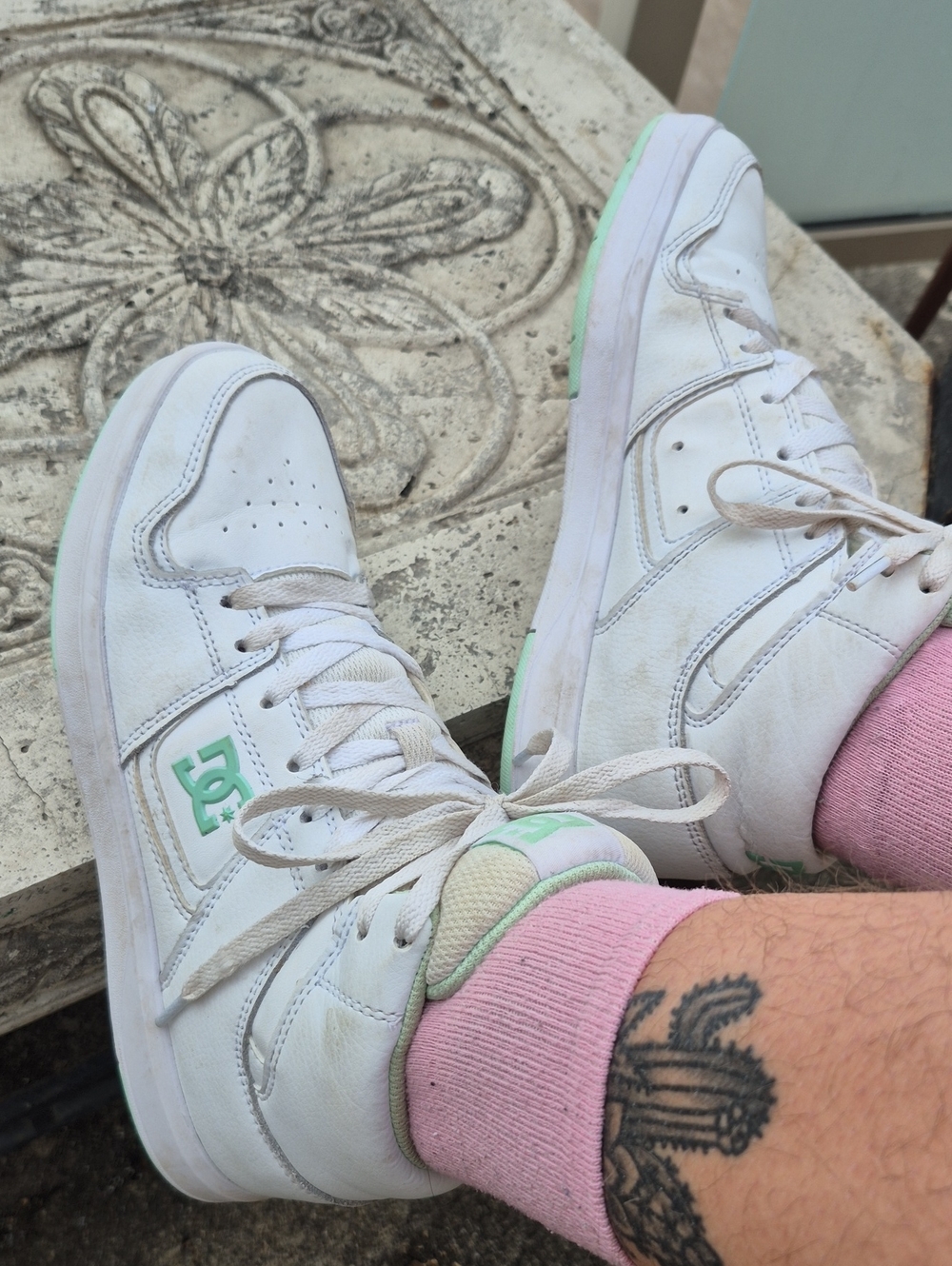 DC Shoes White and Mint Green High-Top Sneakers (W 7.5 / M 5.5 - 24.5cm)